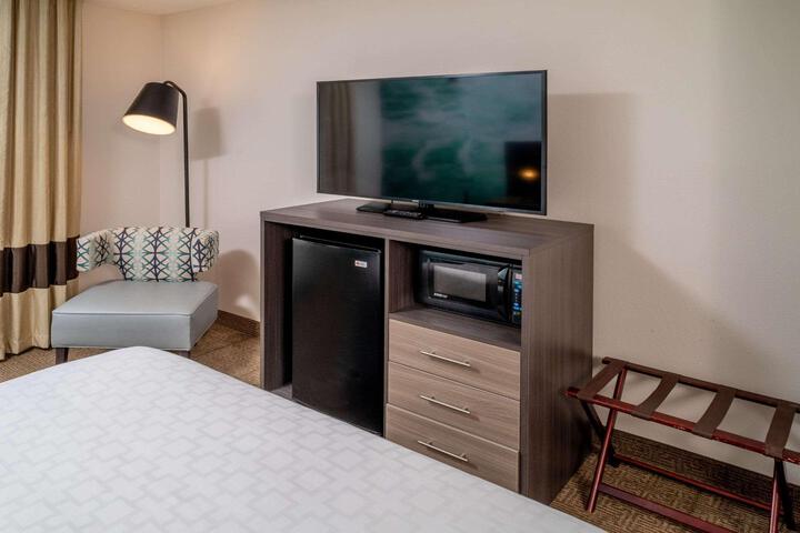1 King Bed (9 of 14)