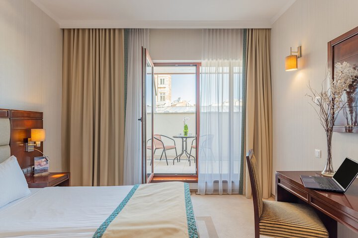 Room 28 of 54