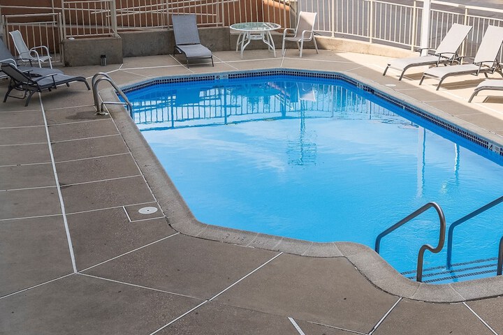 Pool 30 of 37