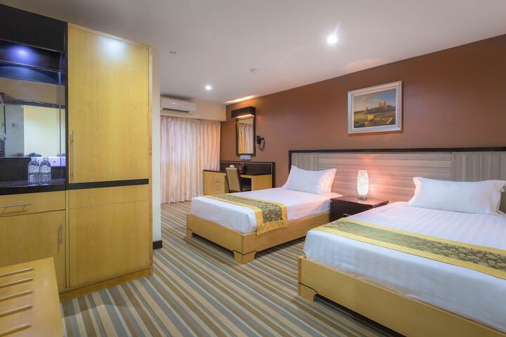 Room 3 of 40