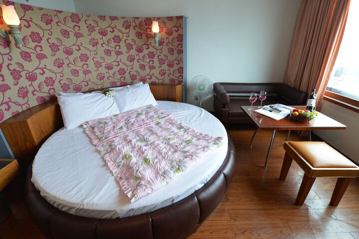 Room 12 of 64
