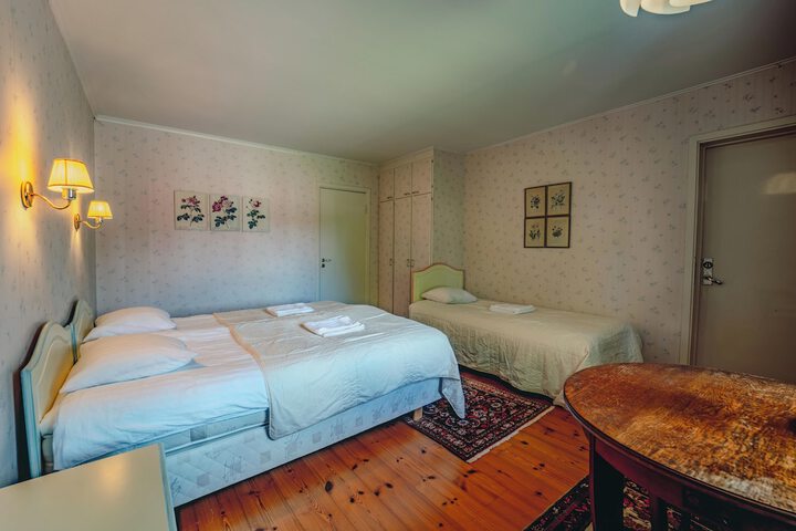 Room 79 of 148