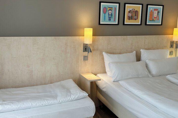 Room 12 of 77