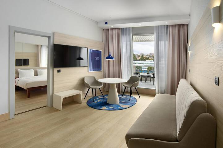 Room 35 of 167