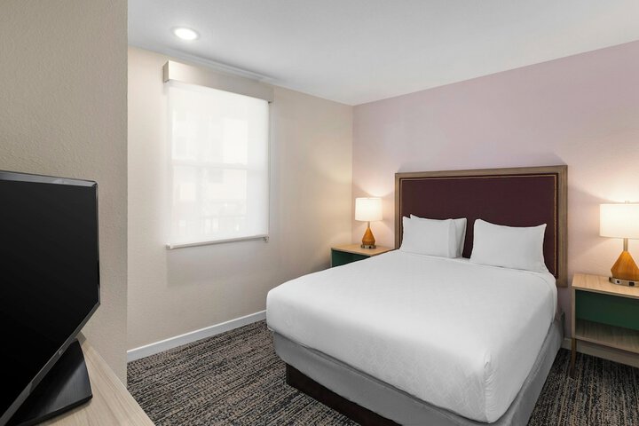 Room 8 of 38