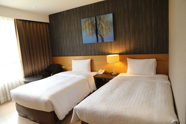 Room 7 of 33