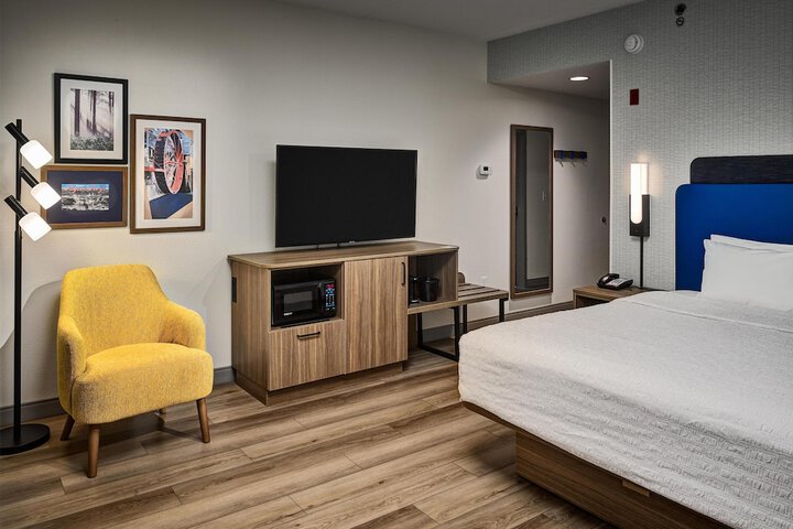 Room 6 of 20