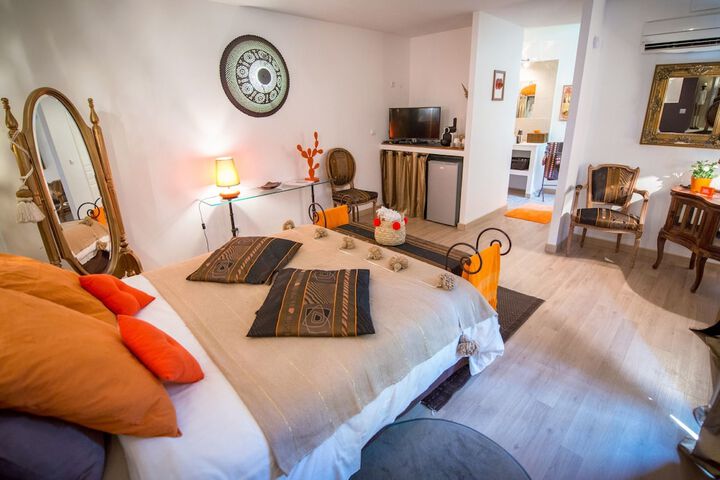 Room 4 of 52