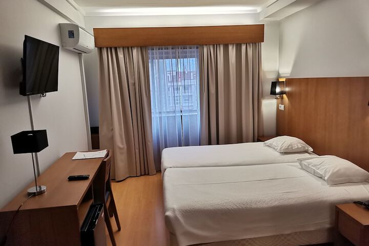 Room 3 of 33