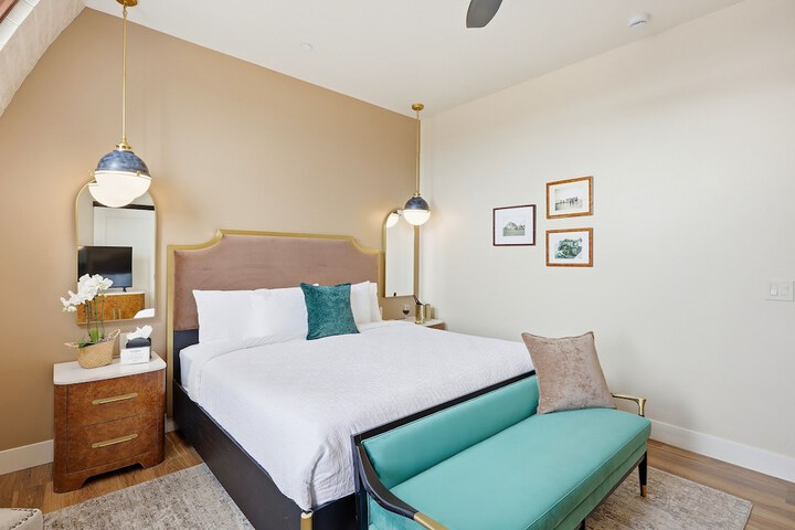 Room 3 of 56