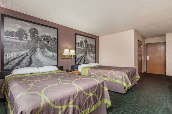2 Queen Beds (3 of 8)