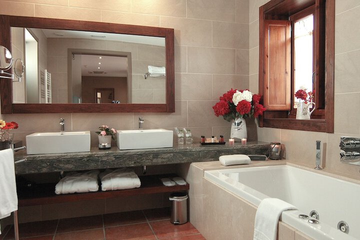 Room 28 of 45