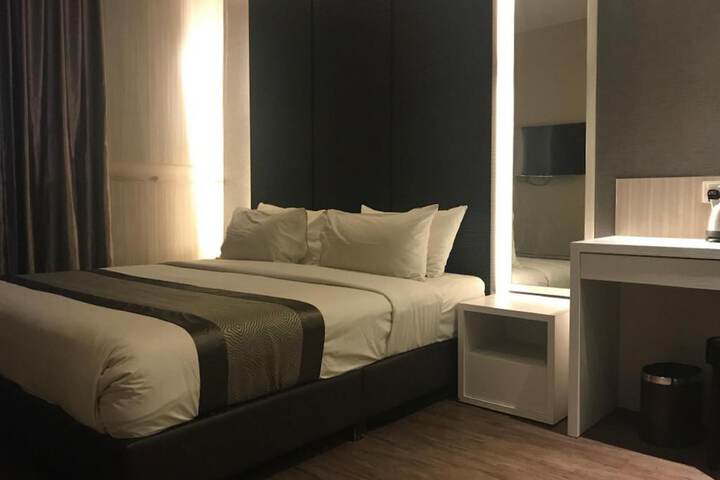 Room 13 of 36