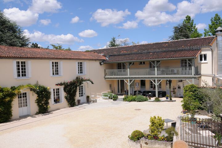 Logis Hôtel lEssille