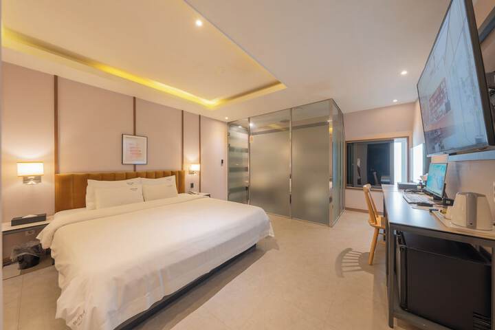 Room 3 of 54
