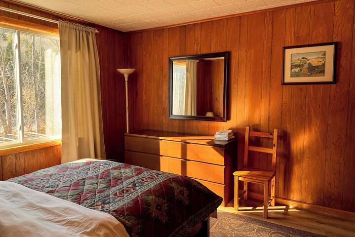 Room 8 of 100