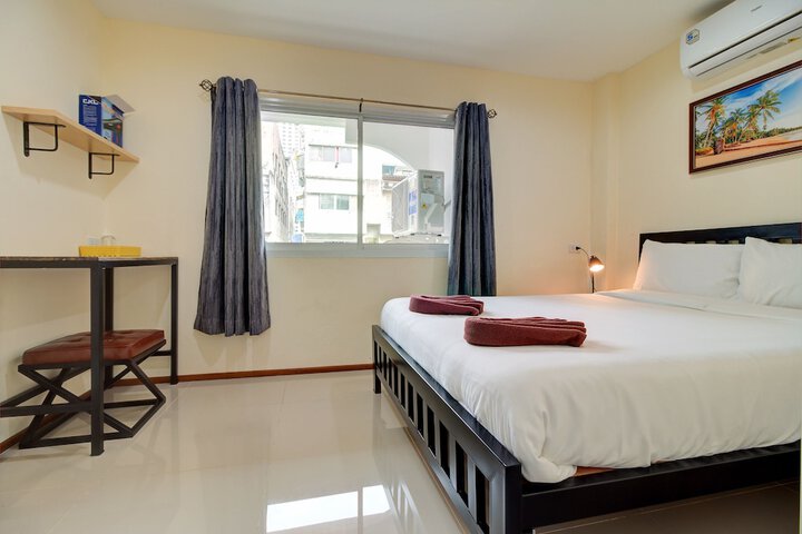 Room 9 of 20