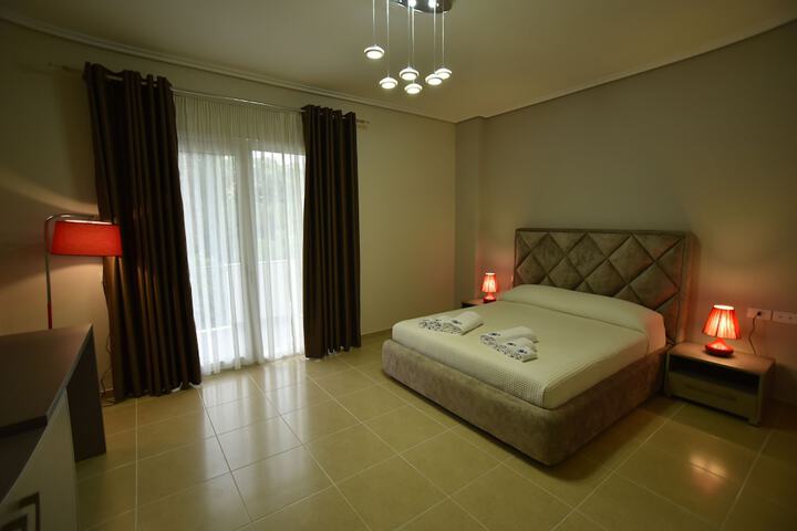 Room 18 of 121