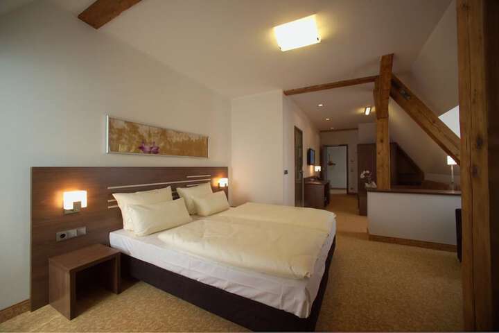 Room 4 of 28