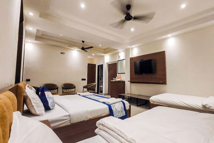Room 15 of 38