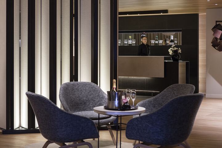 Lounge 59 of 84