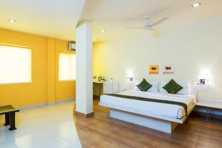 Room 8 of 9