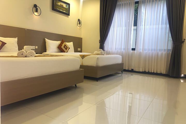 Room 33 of 76