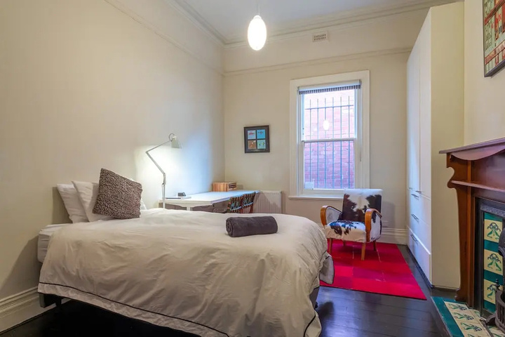 Room 4 of 18