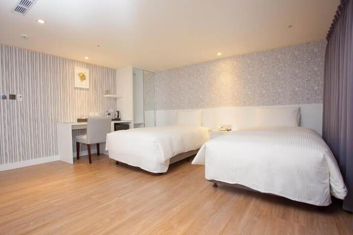 Room 16 of 36
