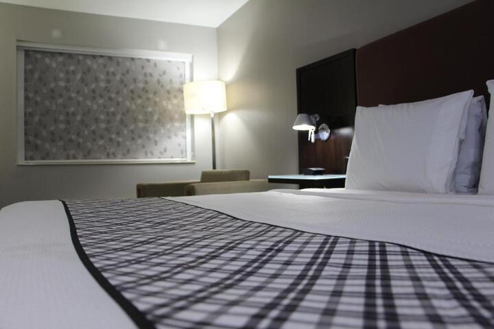 Deluxe 2 Queen Beds (6 of 10)