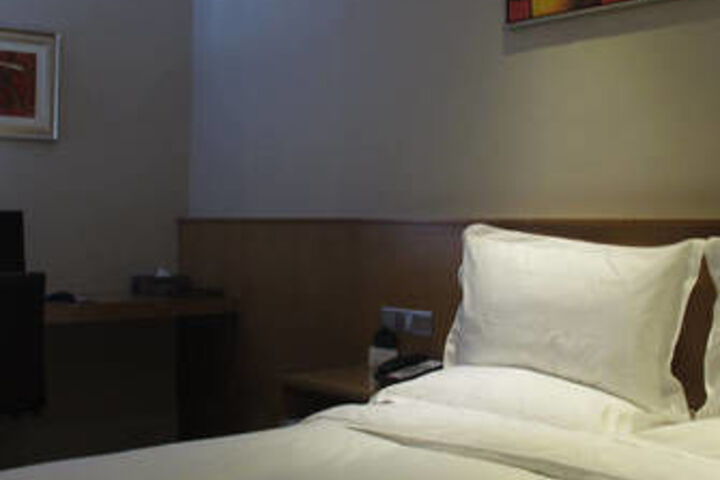 Room 73 of 137
