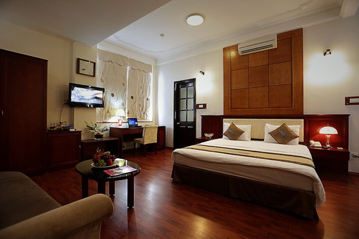 Room 12 of 26