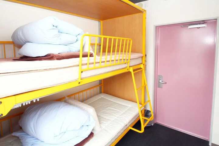 Room 18 of 48