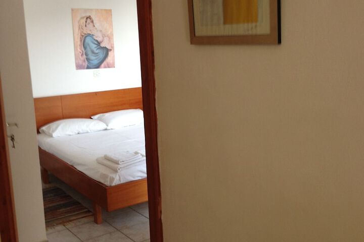 Room 8 of 47