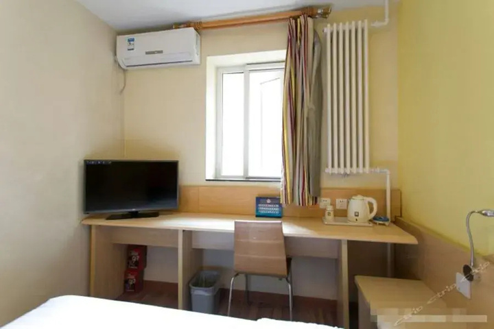 Room 5 of 12
