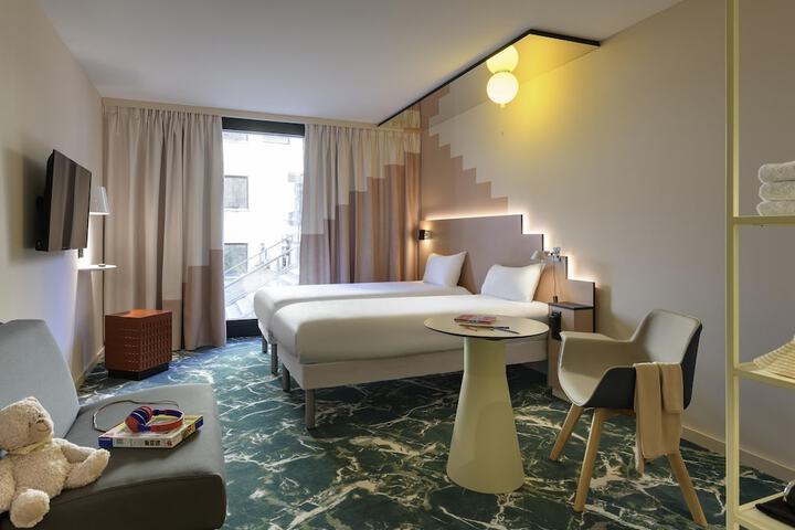 Room 10 of 87
