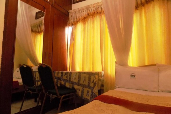 Room 10 of 32