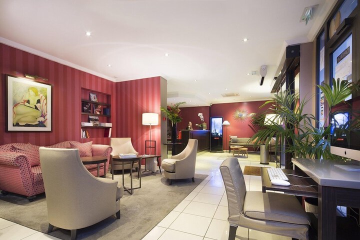 Entrance & Lobby