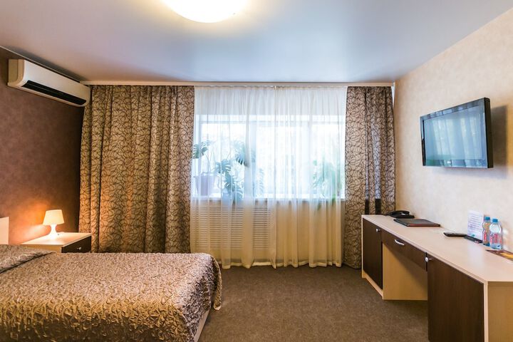 Room 8 of 122
