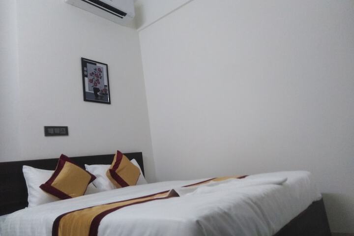 Room 6 of 15