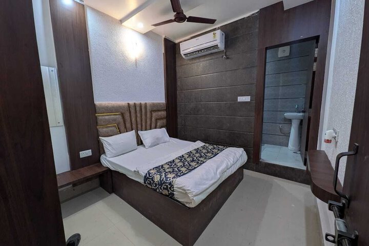 Room 16 of 30