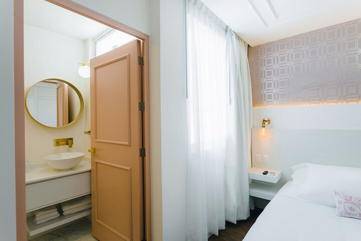 Room 34 of 50