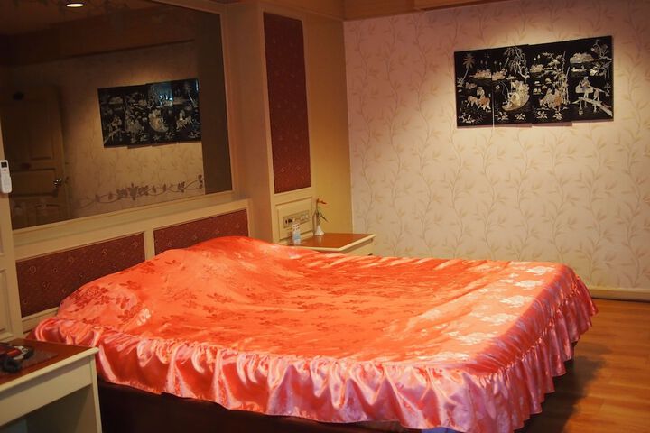 Room 6 of 37