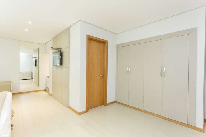 Room 4 of 46