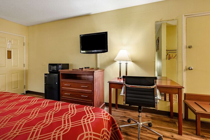 1 King Bed (1 of 6)