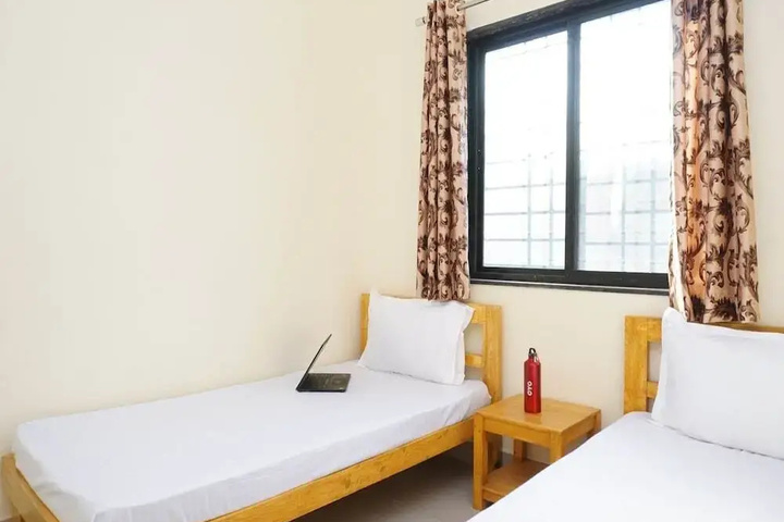 Room 6 of 13