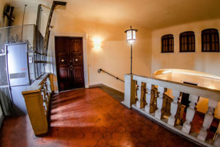 Ballroom/Hall 98 of 161