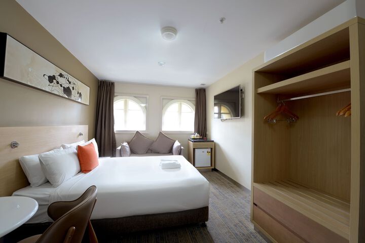 Room 14 of 38