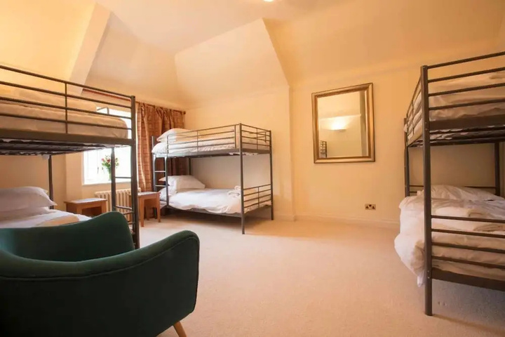 Room 7 of 42