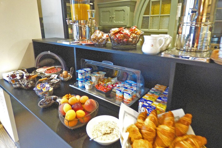 Breakfast/Coffee Service 21 of 35